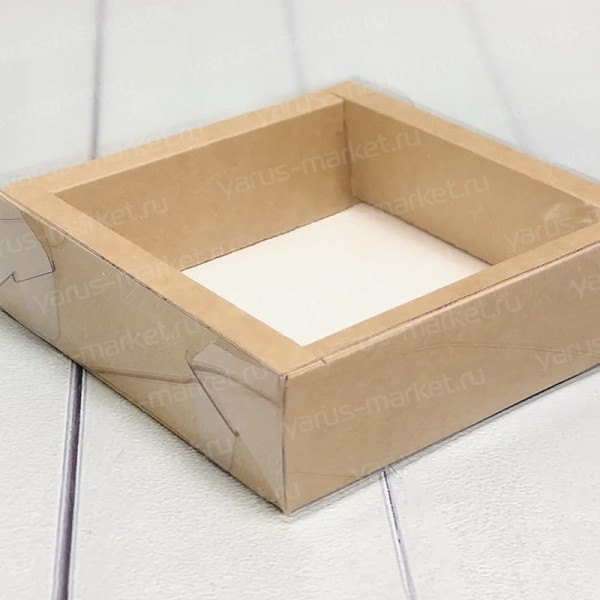 Квадратная коробка с бортом и прозрачной крышкой внутрь